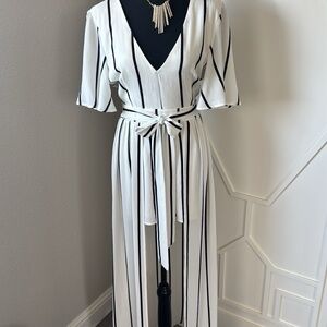 💕Elegant White w/black stripe open-back white maxi romper dress